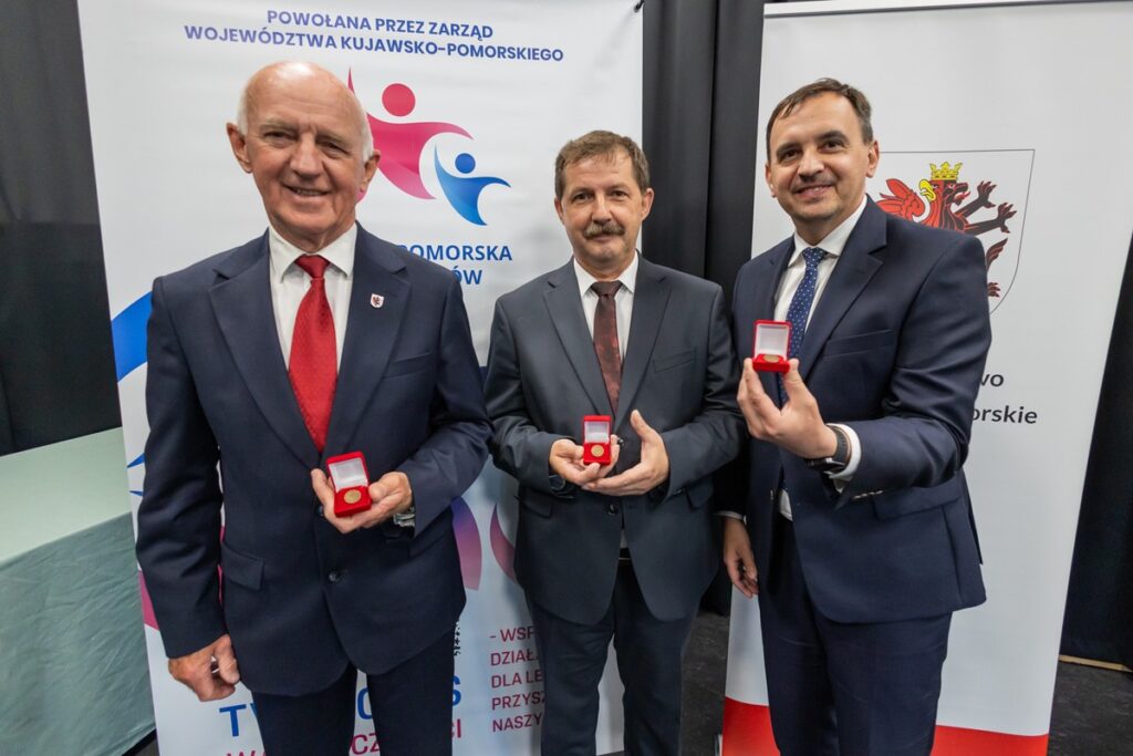 Presentation of honorary badges to village heads from Grudziądz County, photo by Mikołaj Kuras for the UMWKP