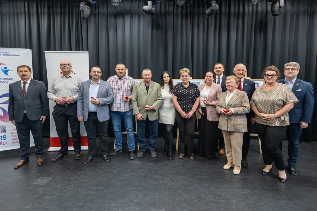 Presentation of honorary badges to village heads from Grudziądz County, photo by Mikołaj Kuras for the UMWKP