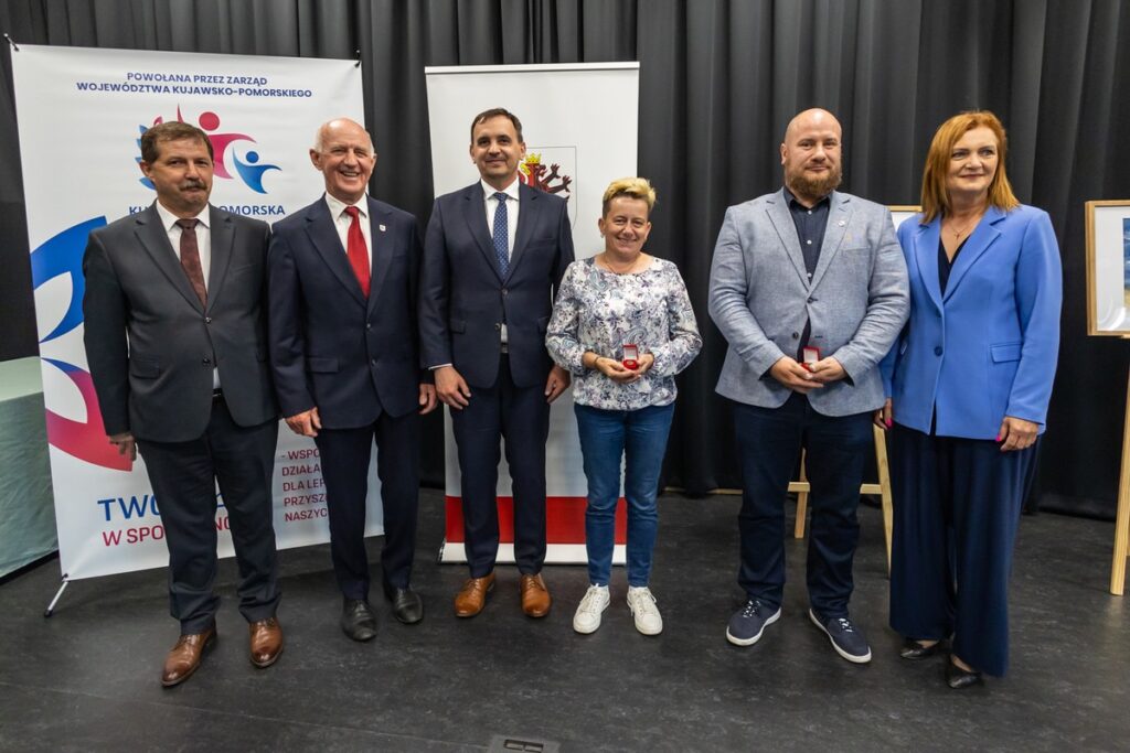 Presentation of honorary badges to village heads from Grudziądz County, photo by Mikołaj Kuras for the UMWKP