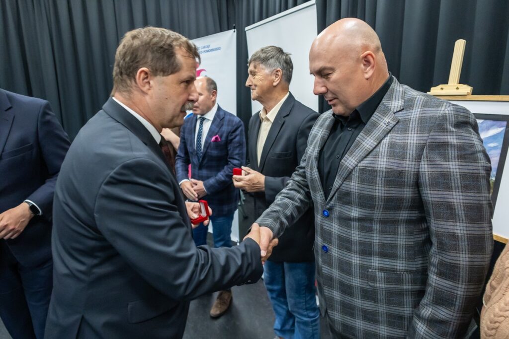 Presentation of honorary badges to village heads from Grudziądz County, photo by Mikołaj Kuras for the UMWKP