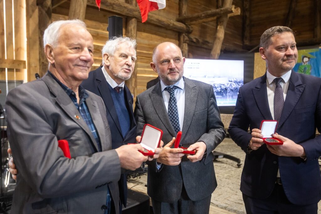 Obchody 45. Rocznicy rejestracji NSZZ RI Solidarność, fot. Szymon Zdziebło/tarantoga.pl dla UMWKP