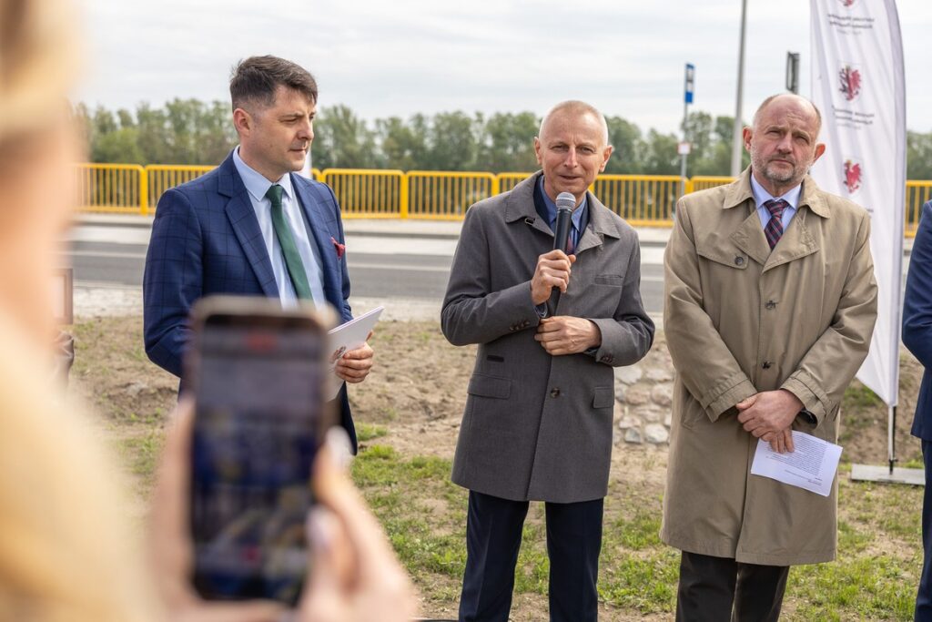 Opening of the Roundabout in Broniewice in Inowrocław County, photo by Szymon Zdziebło/tarantoga.pl for UMWKP