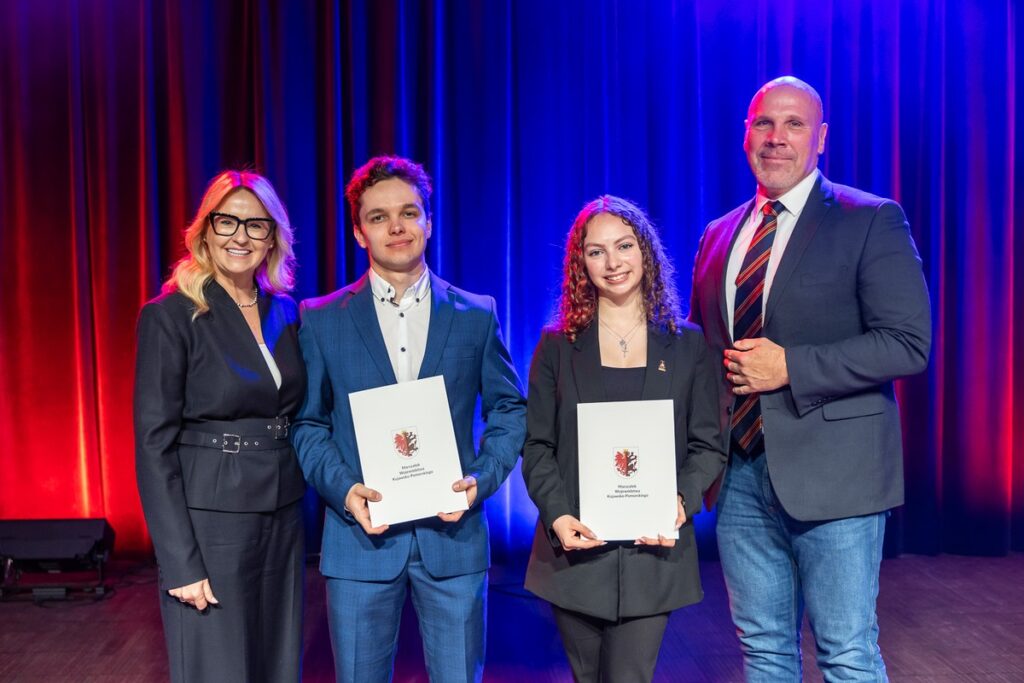 Wręczenie nagród i stypendiów sportowych, fot. Szymon Zdziebło/tarantoga.pl dla UMWKP