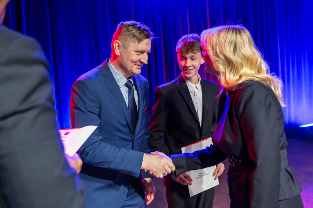 Wręczenie nagród i stypendiów sportowych, fot. Szymon Zdziebło/tarantoga.pl dla UMWKP