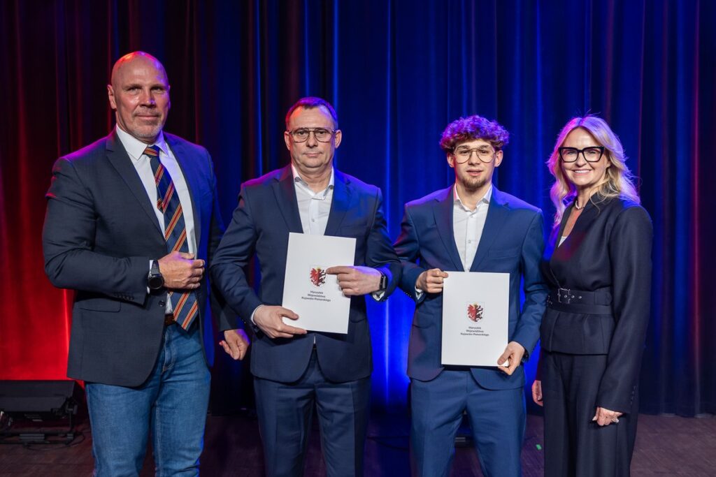 Wręczenie nagród i stypendiów sportowych, fot. Szymon Zdziebło/tarantoga.pl dla UMWKP