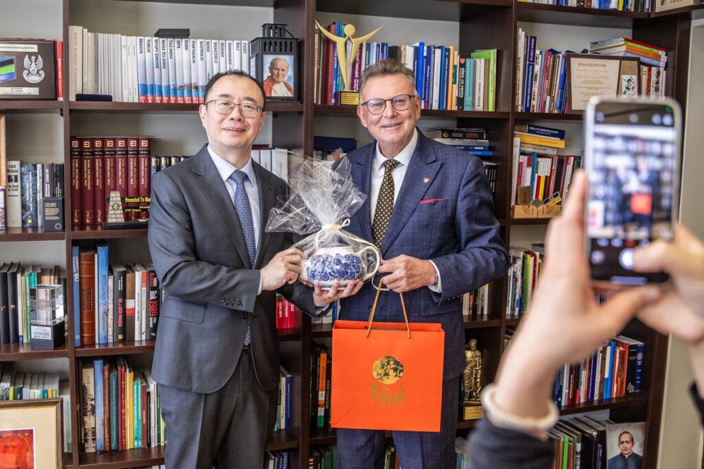 Spotkanie z ambasadorem Lu Shanem, fot. Andrzej Goiński/UMWKP