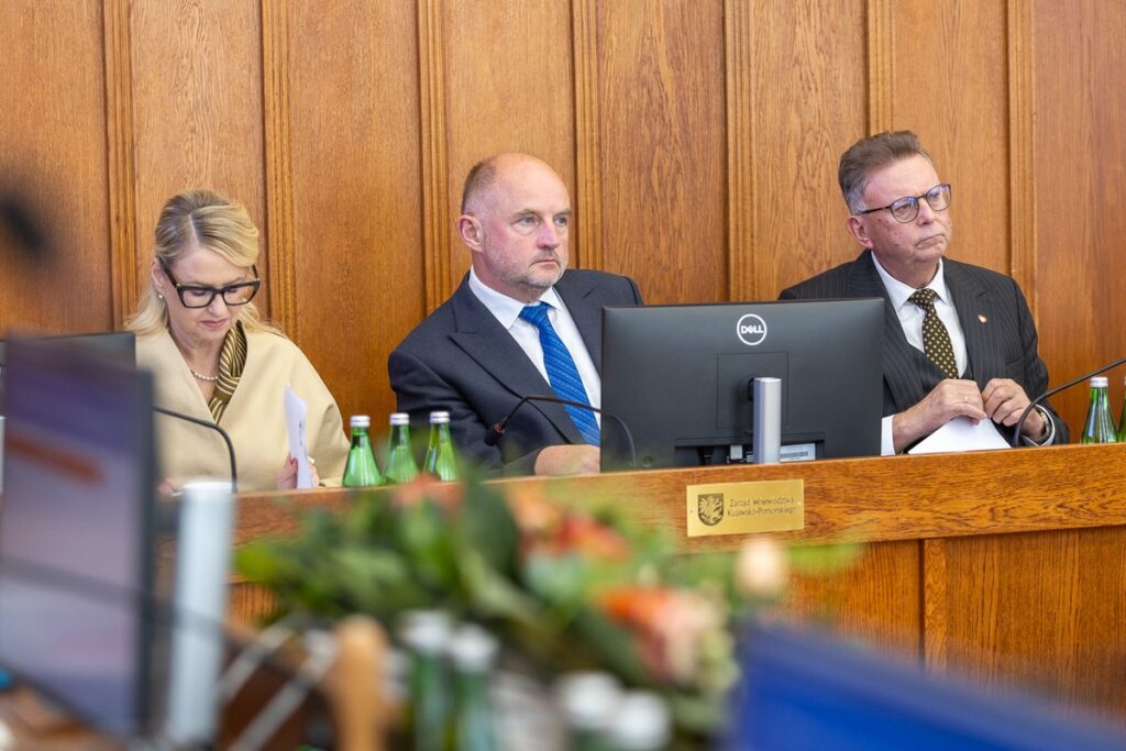 Sesja absolutoryjna sejmiku województwa, 25 maja 2026, fot. Szymon Zdziebło/tarantoga dla UMWKP