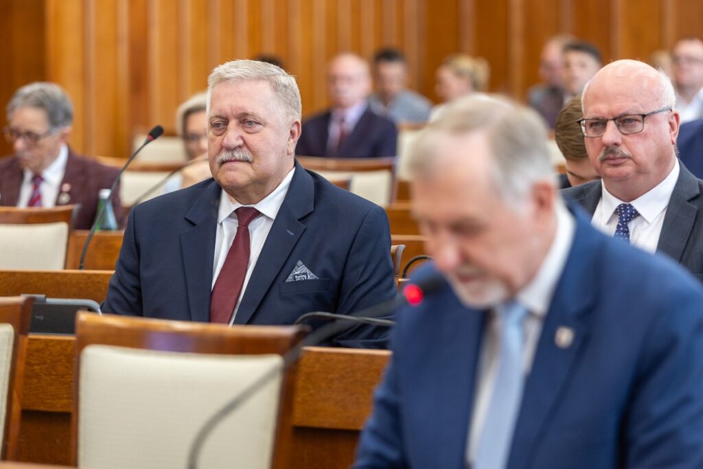 Sesja absolutoryjna sejmiku województwa, 25 maja 2026, fot. Szymon Zdziebło/tarantoga dla UMWKP