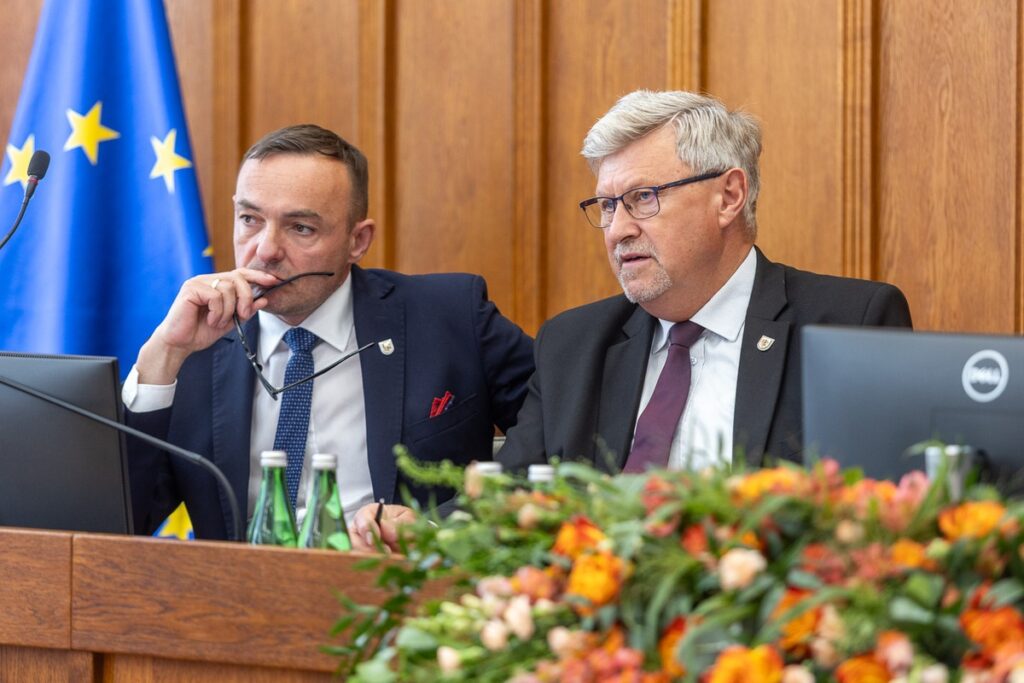 Sesja absolutoryjna sejmiku województwa, 25 maja 2026, fot. Szymon Zdziebło/tarantoga dla UMWKP