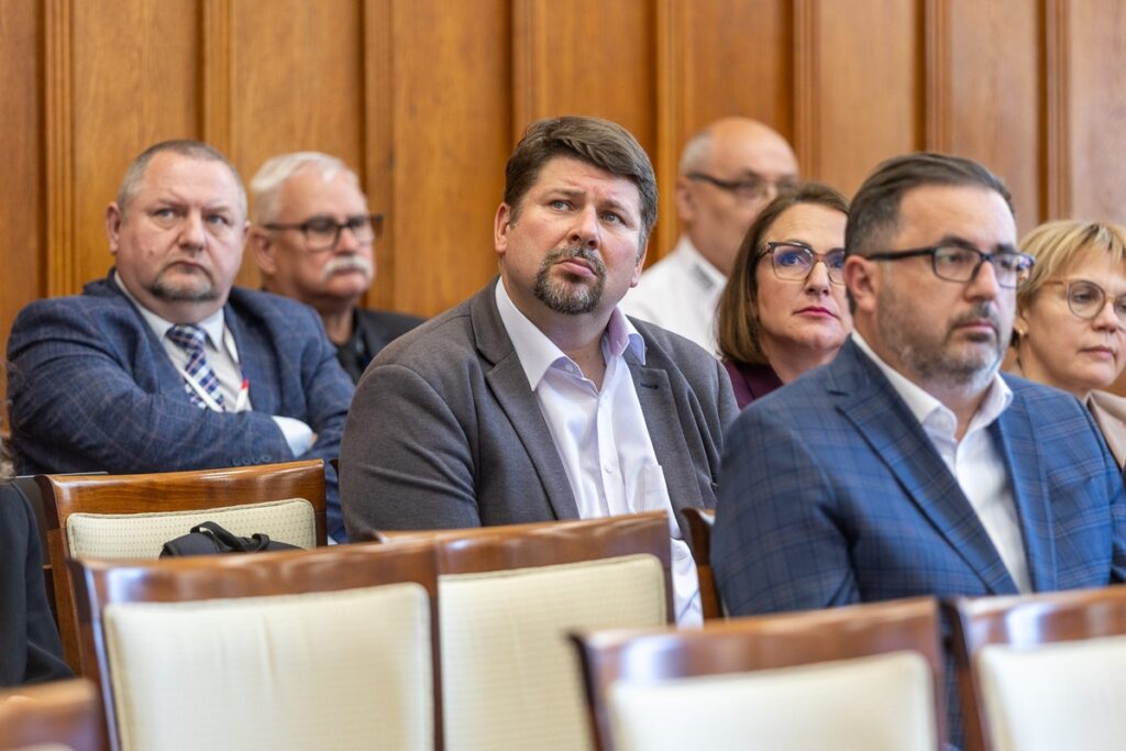 Sesja absolutoryjna sejmiku województwa, 25 maja 2026, fot. Szymon Zdziebło/tarantoga dla UMWKP