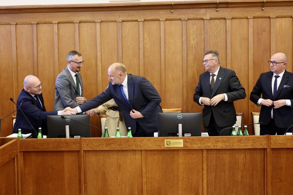 Wotum zaufania przegłosowane, fot. Andrzej Goiński/UMWKP