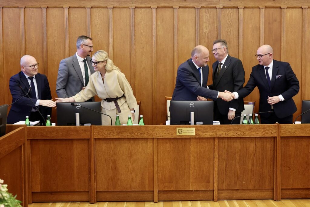 Wotum zaufania przegłosowane, fot. Andrzej Goiński/UMWKP