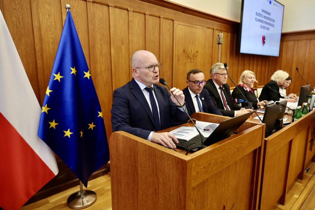 Wotum zaufania przegłosowane, fot. Andrzej Goiński/UMWKP