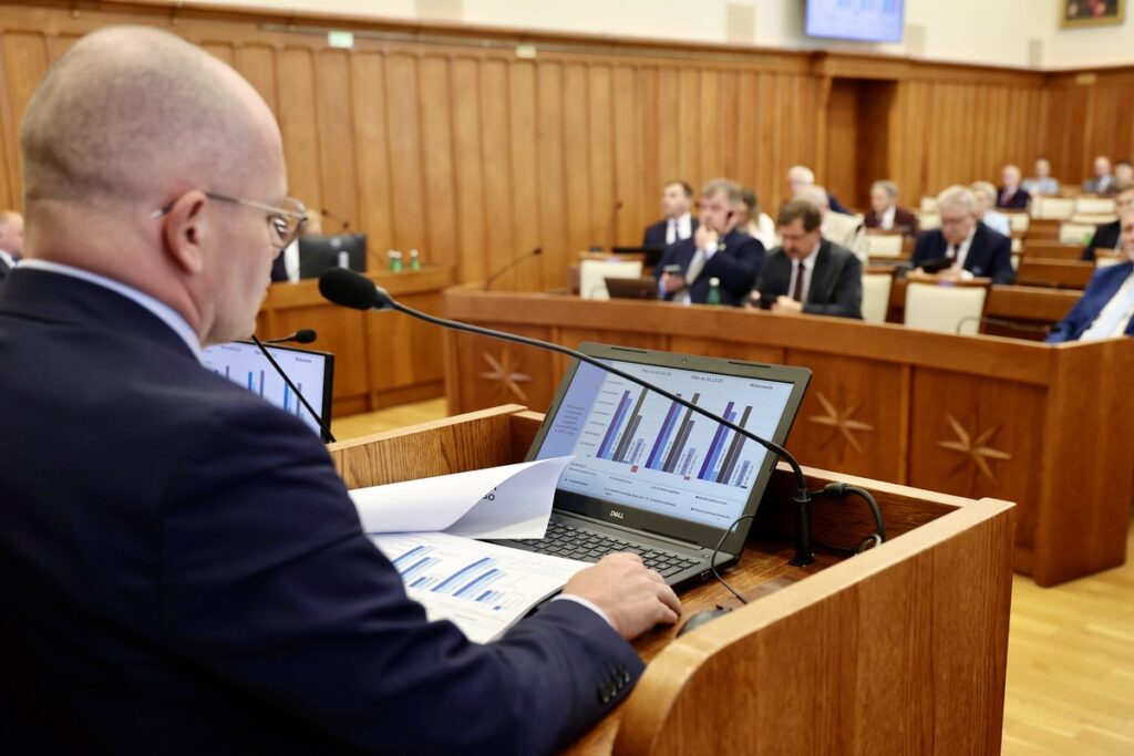 Wotum zaufania przegłosowane, fot. Andrzej Goiński/UMWKP