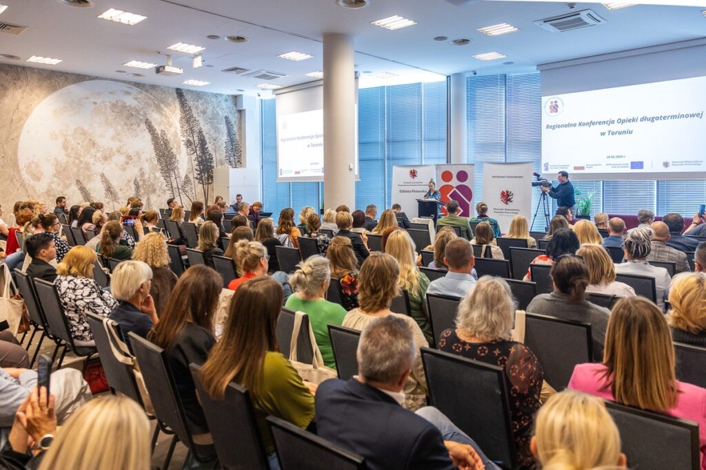 Regionalna Konferencja Opieki Długoterminowej, fot. Szymon Zdziebło/tarantoga.pl dla UMWKP