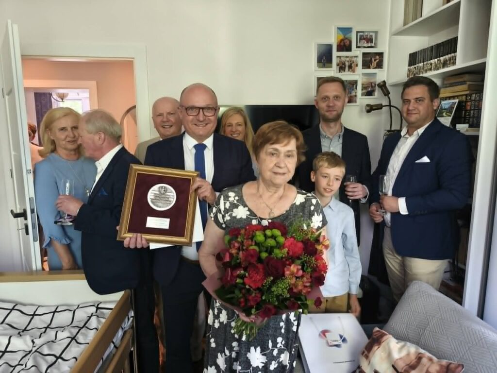 Wręczenie medalu Stanisławowi Wrzecionkowskiemu, fot. UMWKP