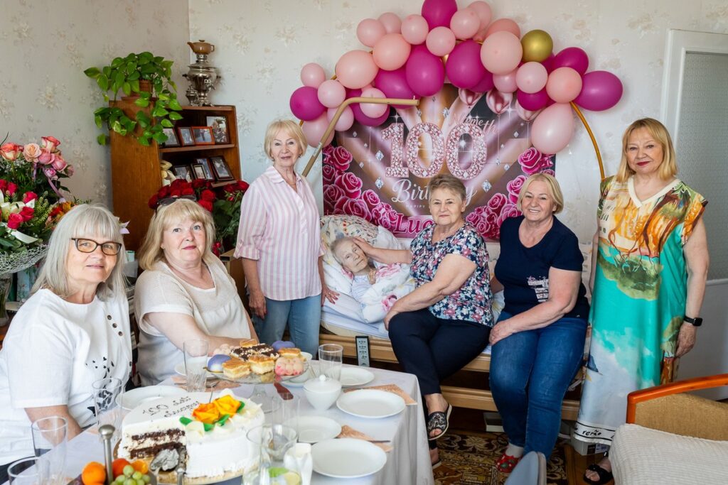 Wręczenie medalu Lucynie Łukasiak, fot. Tomasz Czachorowski/eventphoto.com.pl dla UMWKP