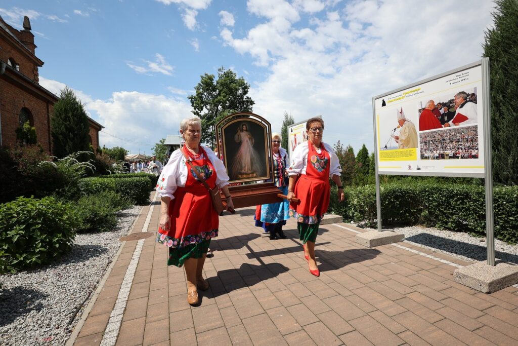 Holy Mass celebrating the Kujawsko-Pomorskie Region Day in Kruszyn, photo by Mikołaj Kuras for UMWKP