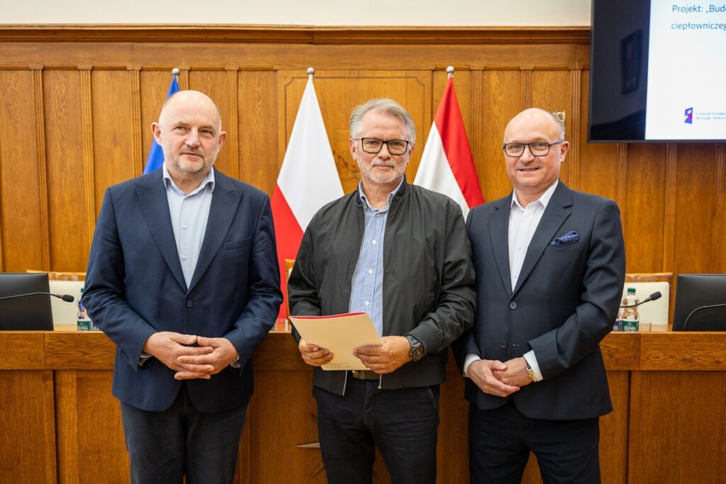 Uroczystość wręczenia umów, fot. Szymon Zdziebło/tarantoga dla UMWKP