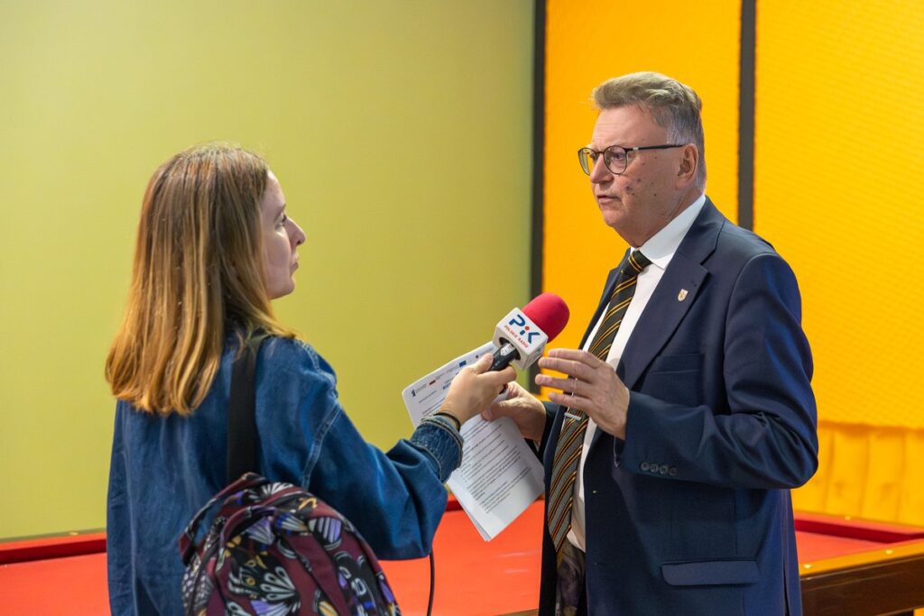 Konferencja "Kierunek-Rozwój Twoje jutro zaczyna się dzisiaj", fot. Szymon Zdziebło/tarantoga dla UMWKP