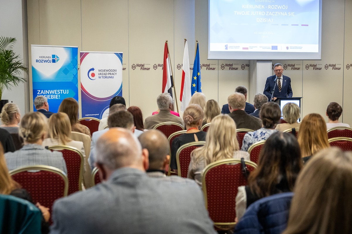 Konferencja "Kierunek-Rozwój Twoje jutro zaczyna się dzisiaj", fot. Szymon Zdziebło/tarantoga dla UMWKP