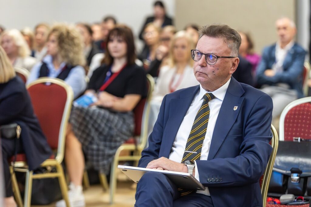 Konferencja "Kierunek-Rozwój Twoje jutro zaczyna się dzisiaj", fot. Szymon Zdziebło/tarantoga dla UMWKP