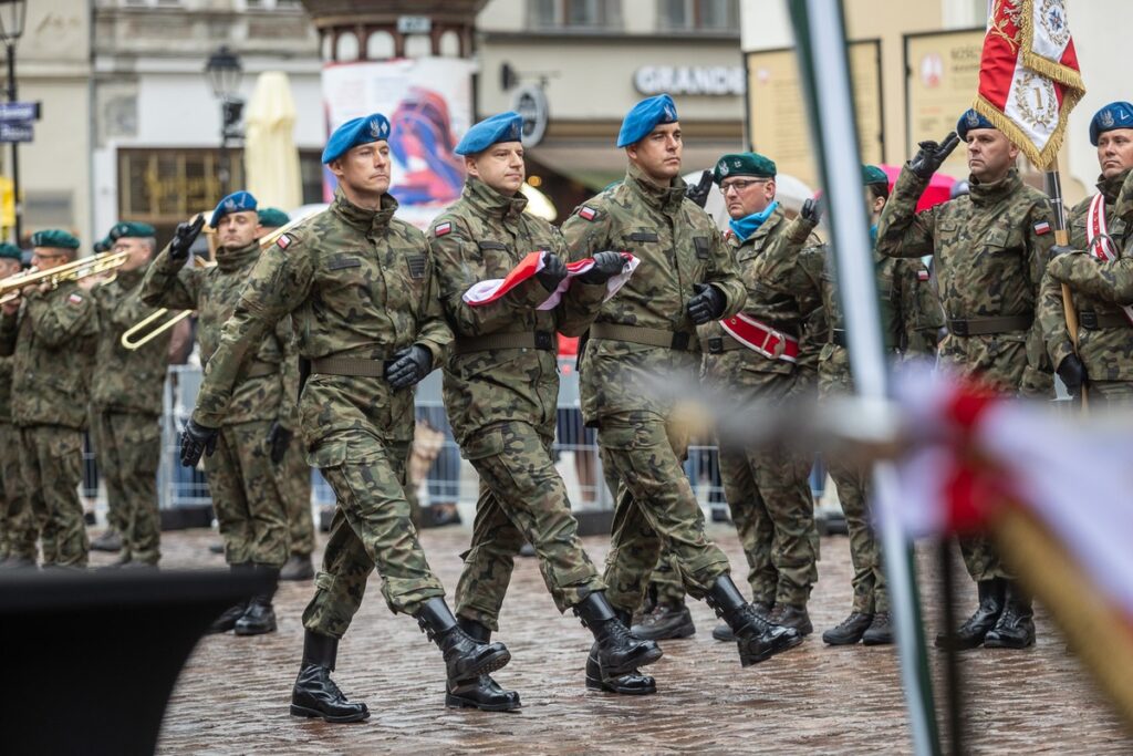 Ceremonii nadania sztandaru 12. Wojskowemu Oddziałowi Gospodarczemu, fot. Szymon Zdziebło/tarantoga dla UMWKP
