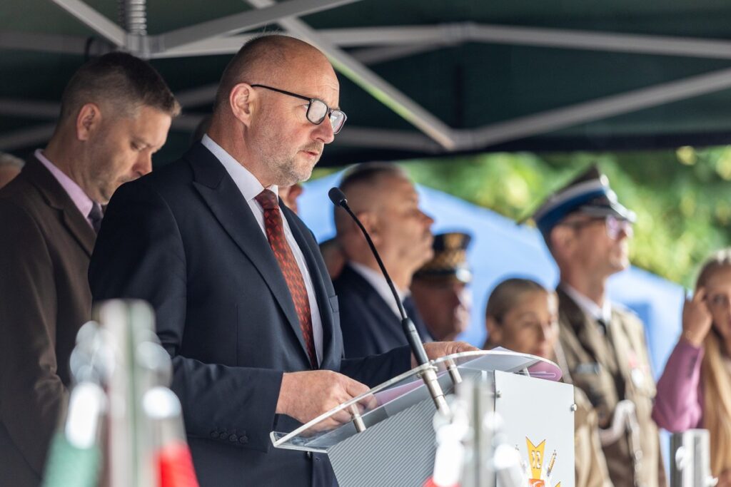 Ceremonii nadania sztandaru 12. Wojskowemu Oddziałowi Gospodarczemu, fot. Szymon Zdziebło/tarantoga dla UMWKP