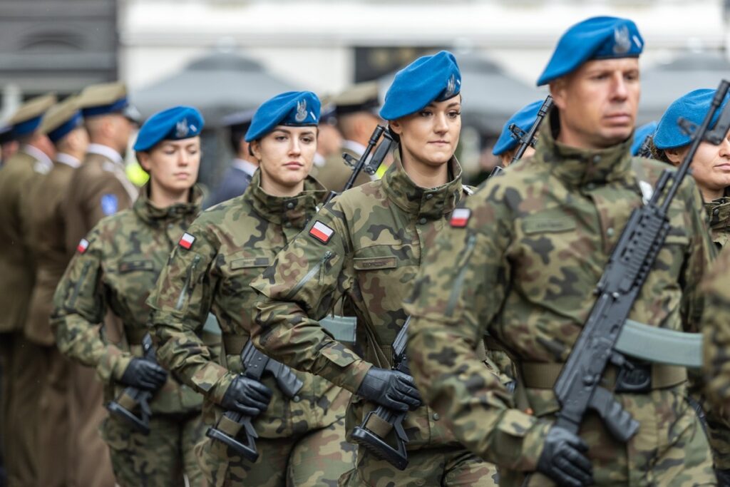Ceremonii nadania sztandaru 12. Wojskowemu Oddziałowi Gospodarczemu, fot. Szymon Zdziebło/tarantoga dla UMWKP
