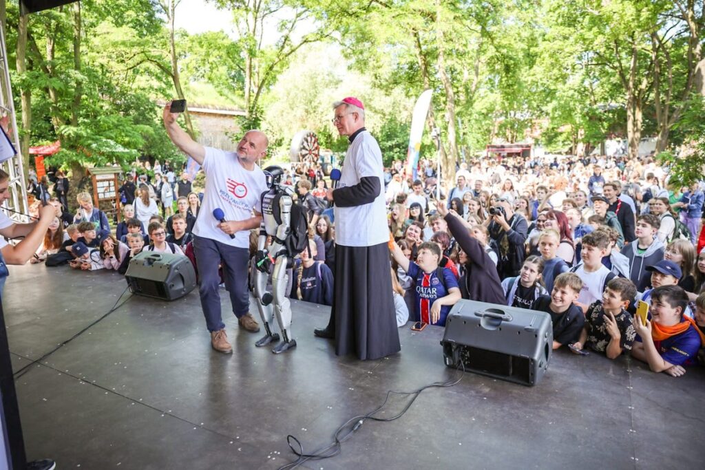 Przystanek JPII, 12 czerwca 2026, Toruń, fot. Szymon Zdziebło/tarantoga dla UMWKP