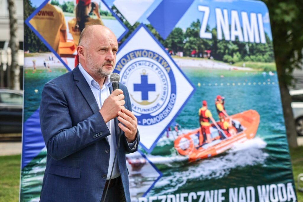 Przekazanie sprzętu oddziałom WOPR, fot. Szymon Zdziebło tarantoga.pl dla UMWKP