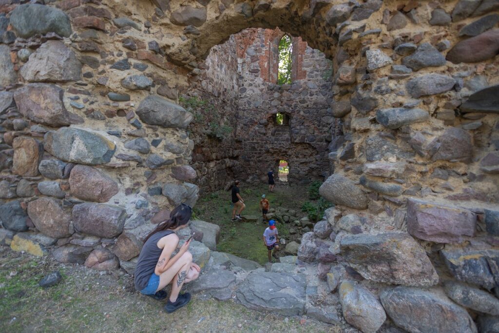Piknik archeologiczno-historyczny w Papowie Biskupim, fot. Mikołaj Kuras dla UMWKP