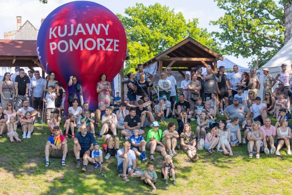 Piknik archeologiczno-historyczny w Papowie Biskupim, fot. Mikołaj Kuras dla UMWKP