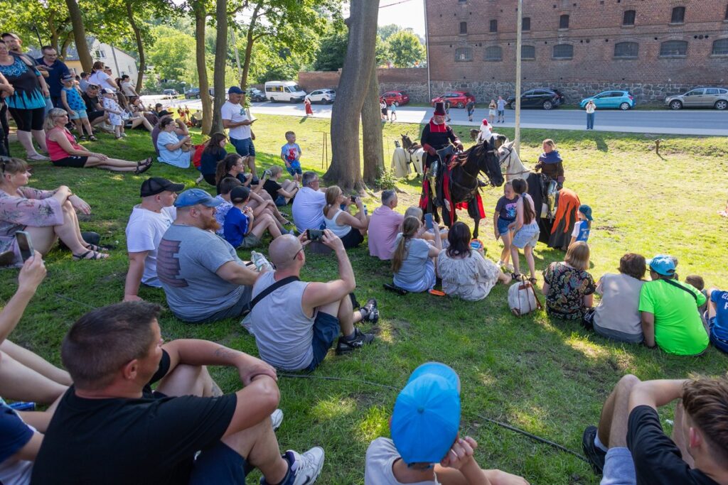 Piknik archeologiczno-historyczny w Papowie Biskupim, fot. Mikołaj Kuras dla UMWKP