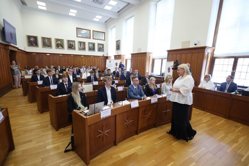 Inauguracyjna sesja Młodzieżowego Sejmiku Województwa III kadencji, fot. Mikołaj Kuras dla UMWKP