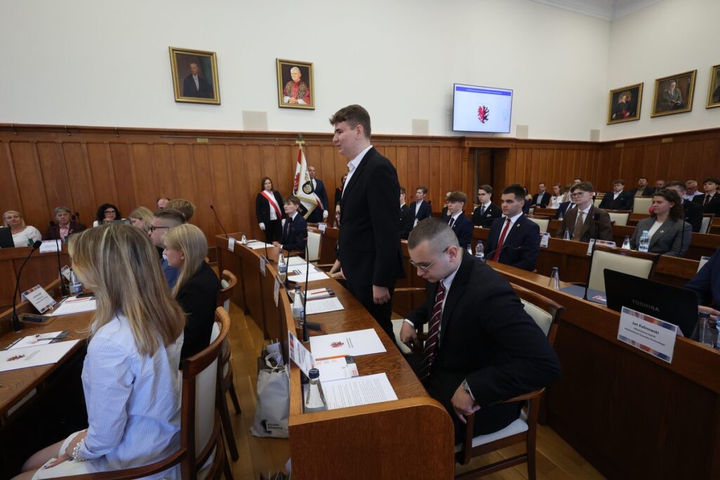Inauguracyjna sesja Młodzieżowego Sejmiku Województwa III kadencji, fot. Mikołaj Kuras dla UMWKP