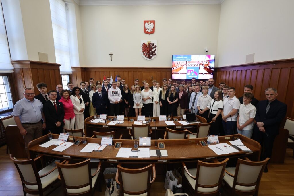 Inauguracyjna sesja Młodzieżowego Sejmiku Województwa III kadencji, fot. Mikołaj Kuras dla UMWKP