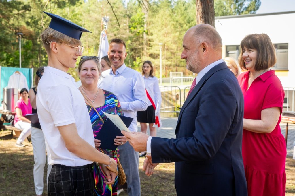 Uroczyste zakończenie roku szkolnego w Kujawsko-Pomorskim Specjalnym Ośrodku Szkolno-Wychowawczym nr 2 im. Gen. Stanisława Maczka w Bydgoszczy, fot. Tomasz Czachorowski/eventphoto.com.pl dla UMWKP
