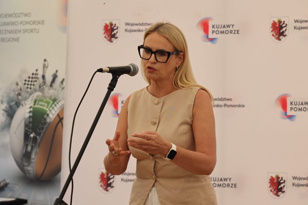 Wręczenie umów dotacyjnych na małą infrastrukturę sportową, fot. Mikołaj Kuras dla UMWKP