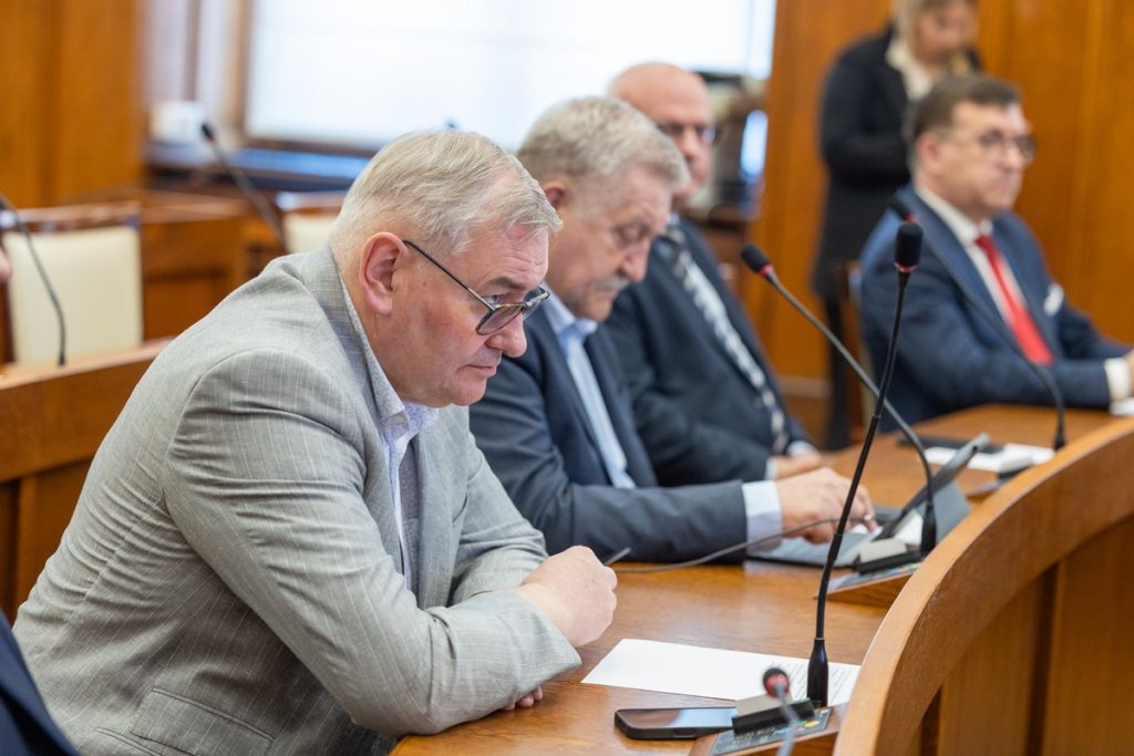Nadzwyczajna sesja sejmiku województwa na temat sytuacji w WSZ, fot. Mikołaj Kuras dla UMWKP