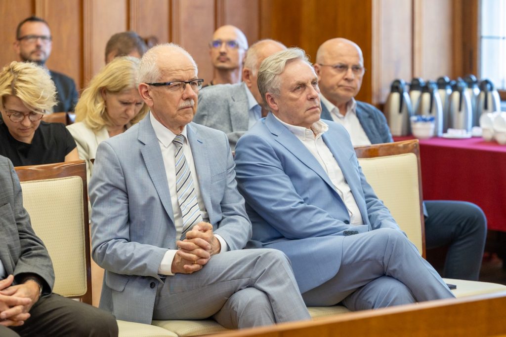 Nadzwyczajna sesja sejmiku województwa na temat sytuacji w WSZ, fot. Mikołaj Kuras dla UMWKP
