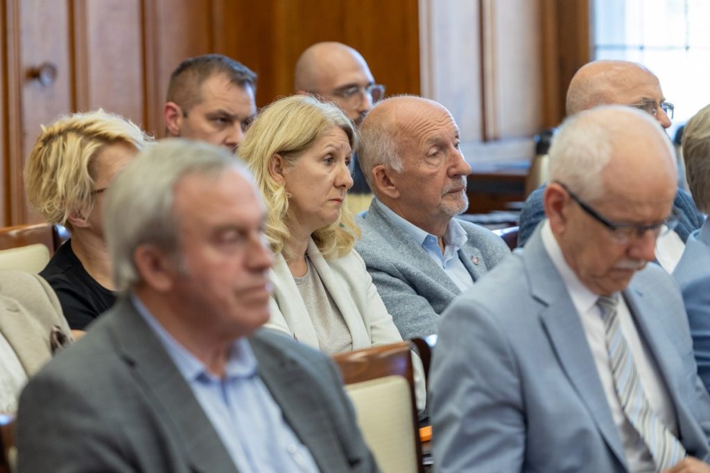 Nadzwyczajna sesja sejmiku województwa na temat sytuacji w WSZ, fot. Mikołaj Kuras dla UMWKP