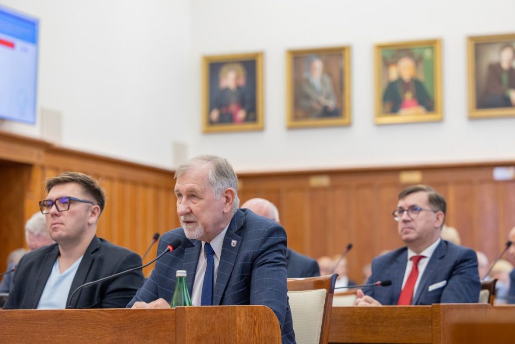 Nadzwyczajna sesja sejmiku województwa na temat sytuacji w WSZ, fot. Mikołaj Kuras dla UMWKP