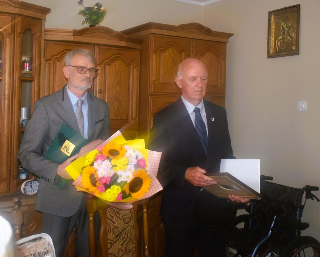 Wręczenie medalu Wiktorii Śliwińskiej, fot. UG Wąpielsk
