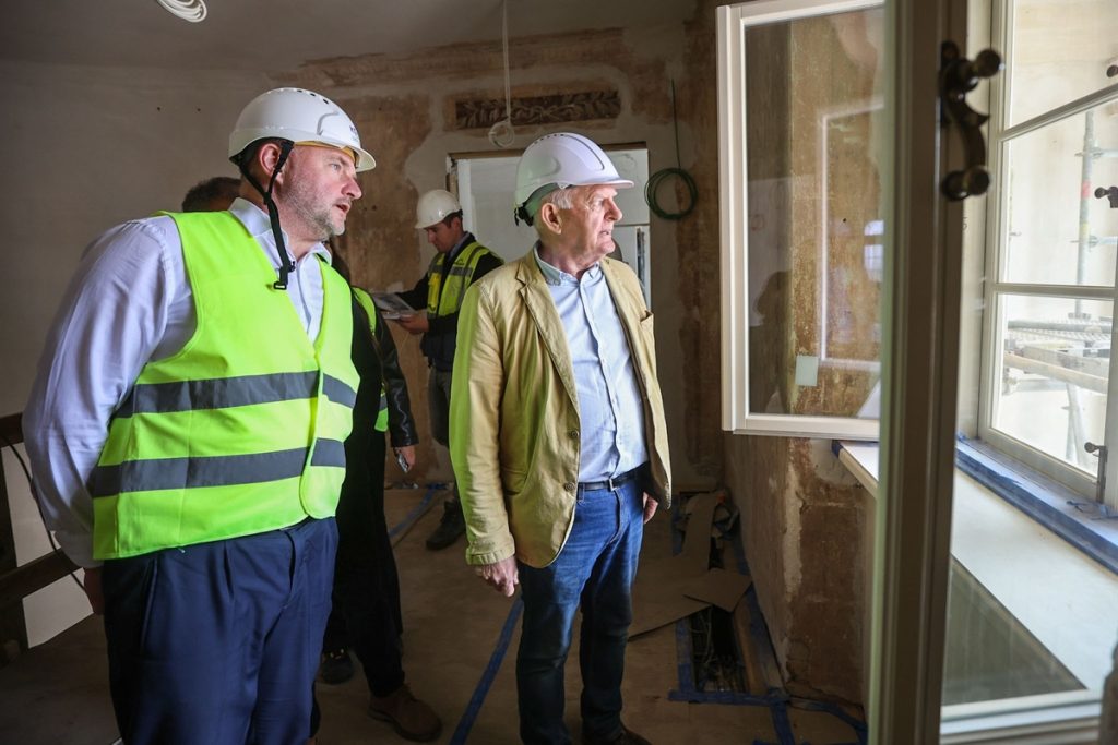 Marszałek Piotr Całbecki, dyrektor KPCD Marek Rubnikowicz i prezes Kujawsko-Pomorskich Inwestycji Regionalnych Jarosław Wierski w Nawrze, 23.07.26, fot. Szymon Zdziebło/tarantoga dla UMWKP