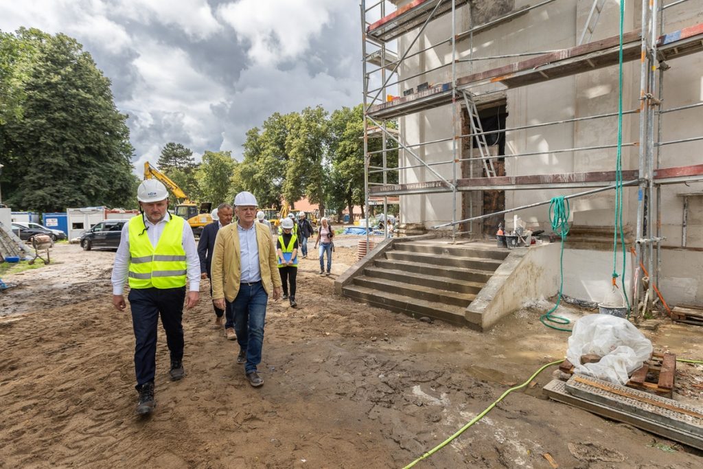 Site visit to the development in Nawra, photo: Szymon Zdziebło/tarantoga for UMWKP