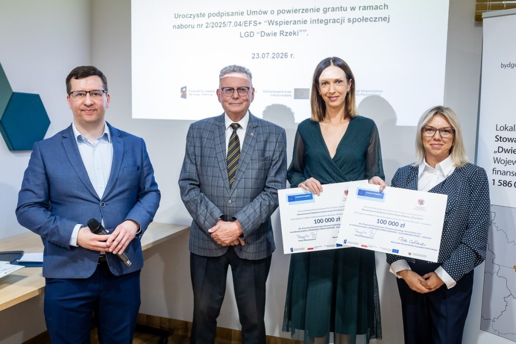 Presentation of Grant Agreements by the “Two Rivers” Local Action Group, photo: Tomasz Czachorowski / eventphoto.com.pl for UMWKP