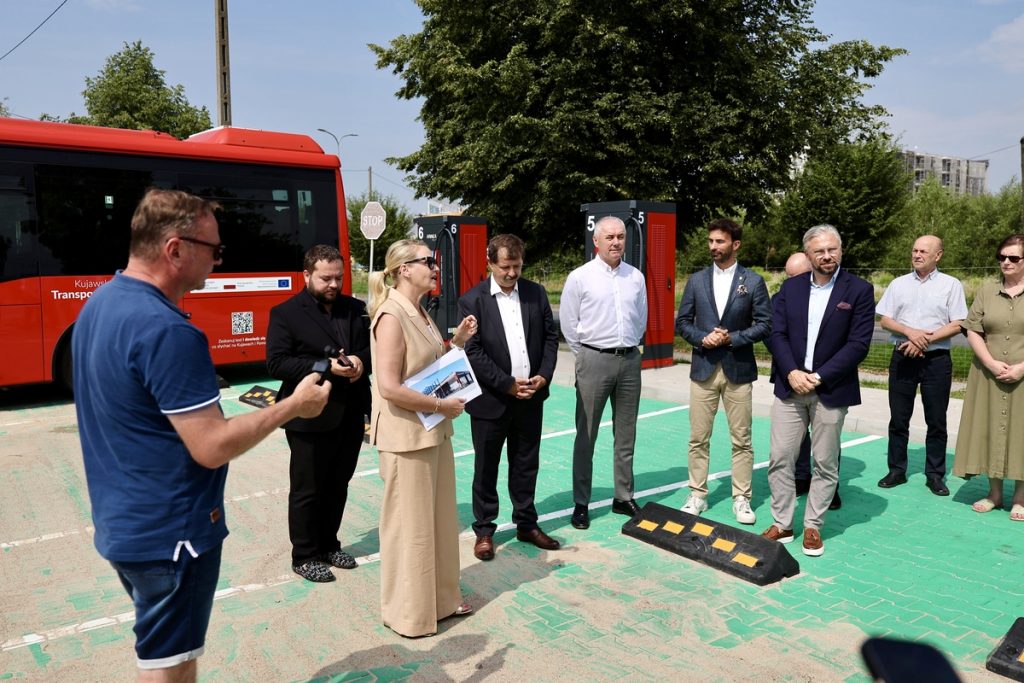 Uruchomienie stacji ładowania autobusów elektrycznych w Rypinie, fot. Andrzej Goiński/UMWKP