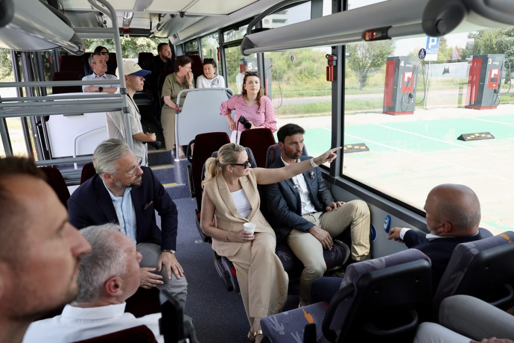 Uruchomienie stacji ładowania autobusów elektrycznych w Rypinie, fot. Andrzej Goiński/UMWKP