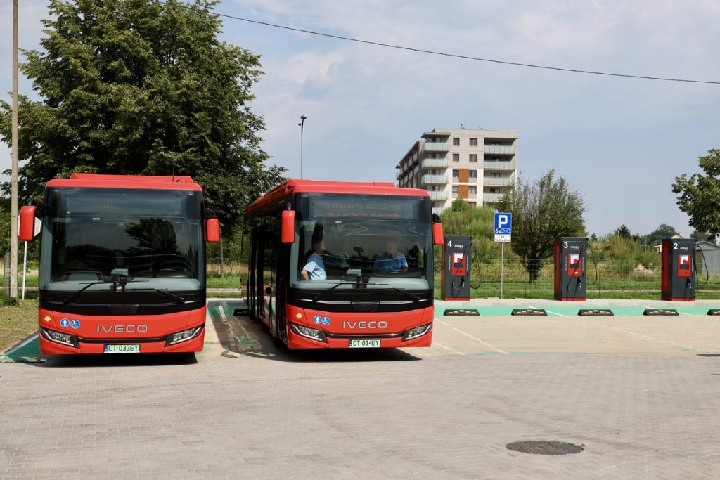 Uruchomienie stacji ładowania autobusów elektrycznych w Rypinie, fot. Andrzej Goiński/UMWKP